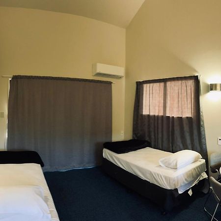 เรย์แลนด์ เอบซัม โฮเมล Motel โอ๊คแลนด์ ภายนอก รูปภาพ